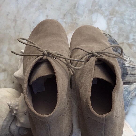 Franco Sarto Tan Suede Lace Up Ankle Boots Size 6.5 - Picture 5 of 15